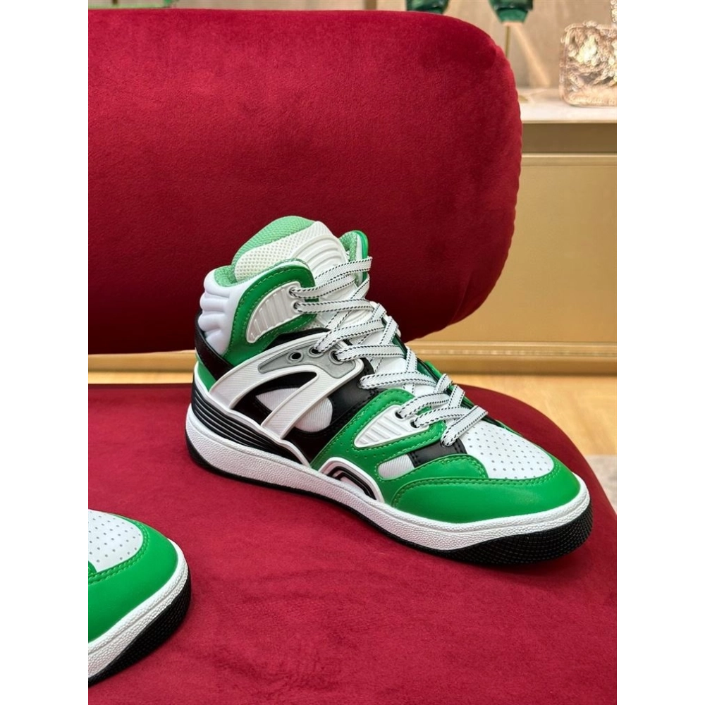 FashionStatement,GUCCI,IconicStyle,ItalianCraftsmanship,LuxuryFootwear,SNEAKER