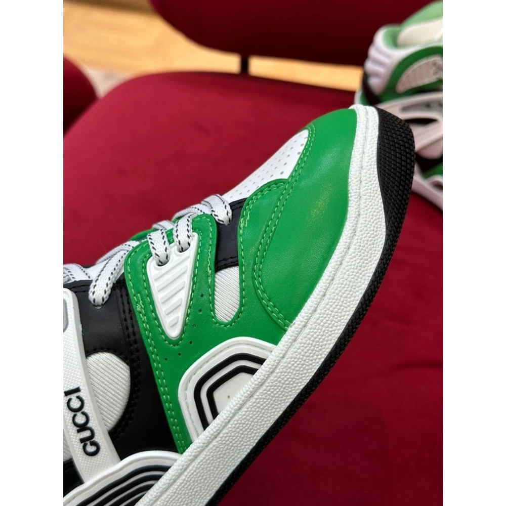 FashionStatement,GUCCI,IconicStyle,ItalianCraftsmanship,LuxuryFootwear,SNEAKER