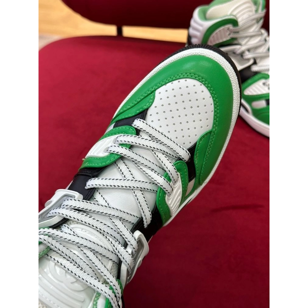 FashionStatement,GUCCI,IconicStyle,ItalianCraftsmanship,LuxuryFootwear,SNEAKER