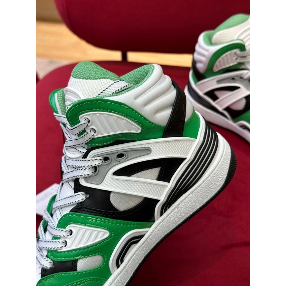 FashionStatement,GUCCI,IconicStyle,ItalianCraftsmanship,LuxuryFootwear,SNEAKER