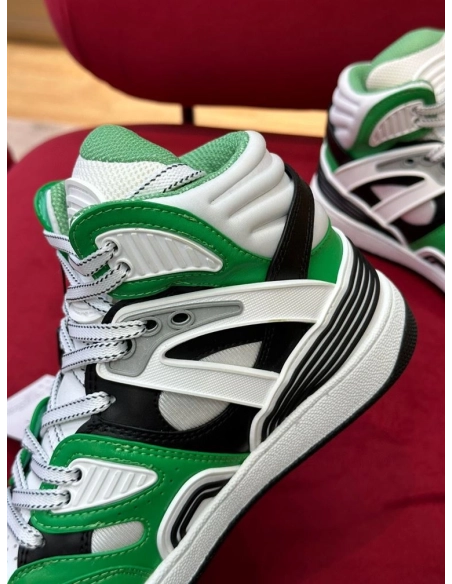 FashionStatement,GUCCI,IconicStyle,ItalianCraftsmanship,LuxuryFootwear,SNEAKER