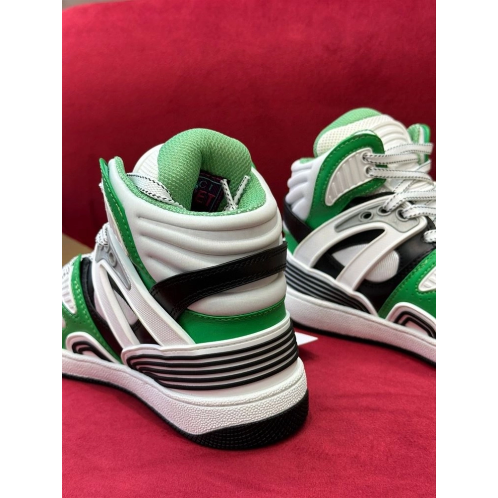 FashionStatement,GUCCI,IconicStyle,ItalianCraftsmanship,LuxuryFootwear,SNEAKER