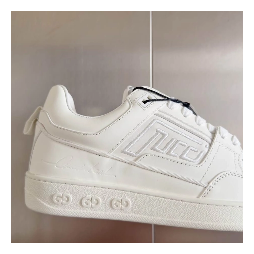 FashionStatement,GUCCI,IconicStyle,ItalianCraftsmanship,LuxuryFootwear,SNEAKER