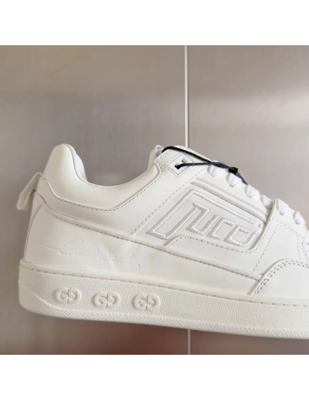 FashionStatement,GUCCI,IconicStyle,ItalianCraftsmanship,LuxuryFootwear,SNEAKER