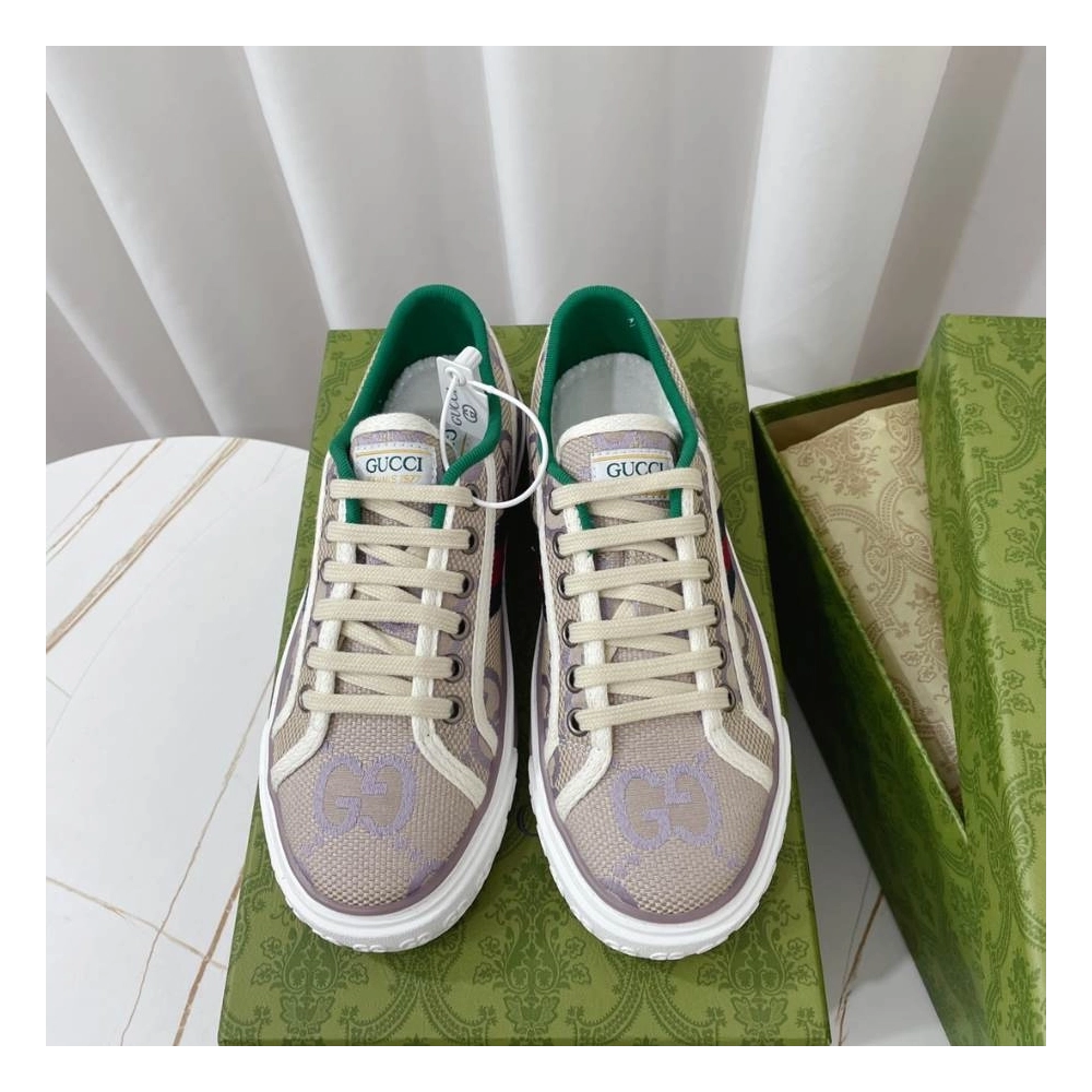 FashionStatement,GUCCI,IconicStyle,ItalianCraftsmanship,LuxuryFootwear,SNEAKER