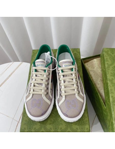 FashionStatement,GUCCI,IconicStyle,ItalianCraftsmanship,LuxuryFootwear,SNEAKER