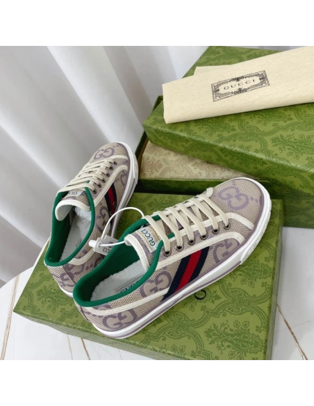 FashionStatement,GUCCI,IconicStyle,ItalianCraftsmanship,LuxuryFootwear,SNEAKER