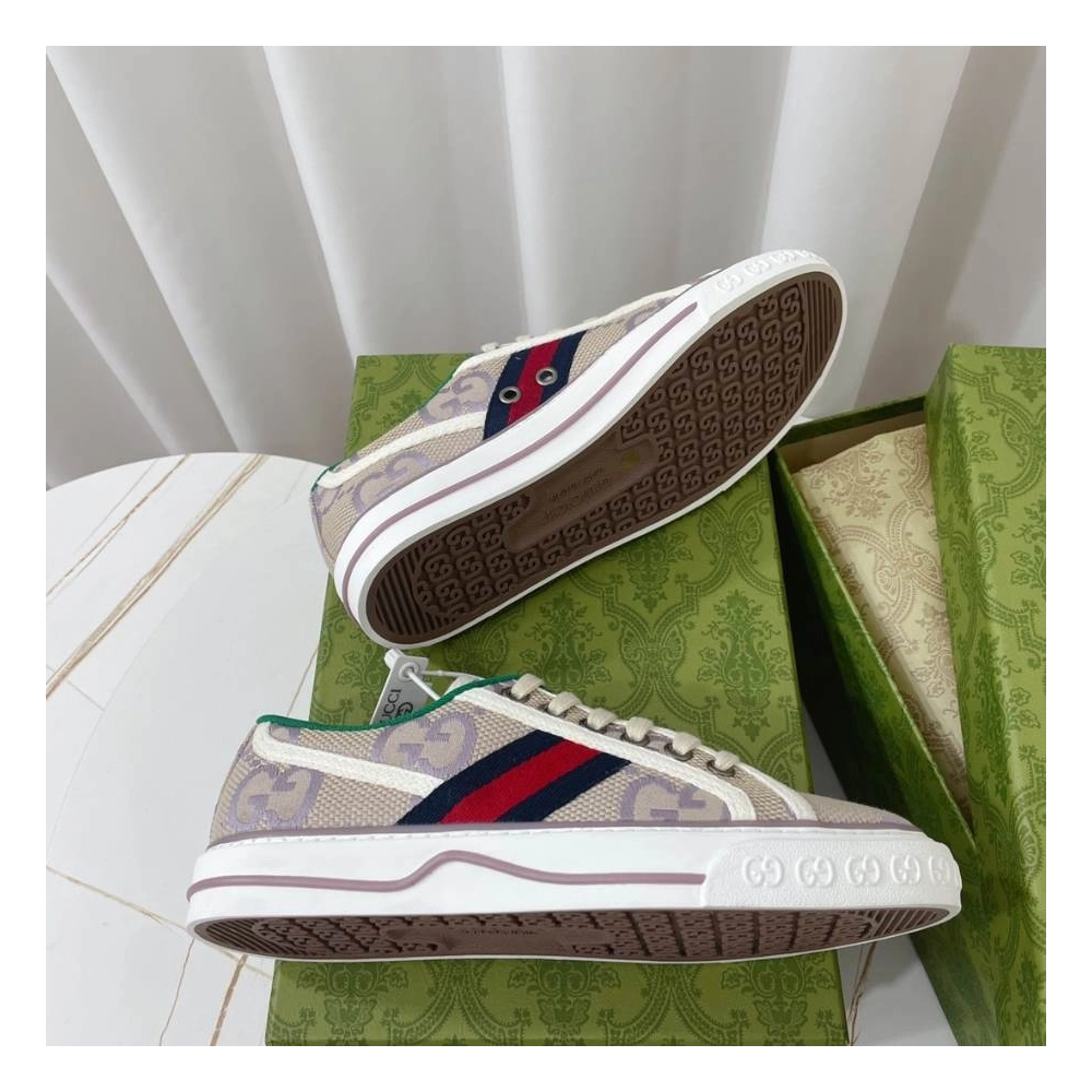 FashionStatement,GUCCI,IconicStyle,ItalianCraftsmanship,LuxuryFootwear,SNEAKER
