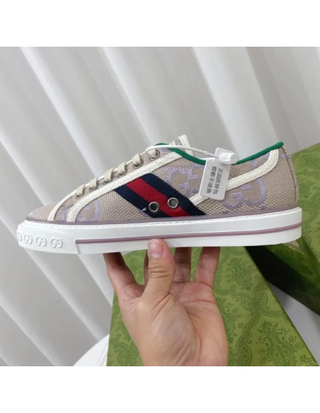 FashionStatement,GUCCI,IconicStyle,ItalianCraftsmanship,LuxuryFootwear,SNEAKER