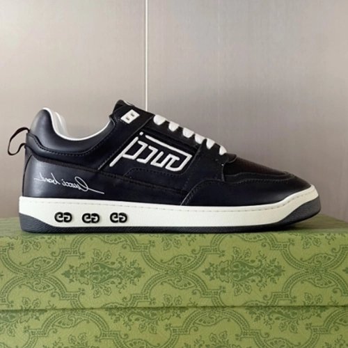 FashionStatement,GUCCI,IconicStyle,ItalianCraftsmanship,LuxuryFootwear,SNEAKER