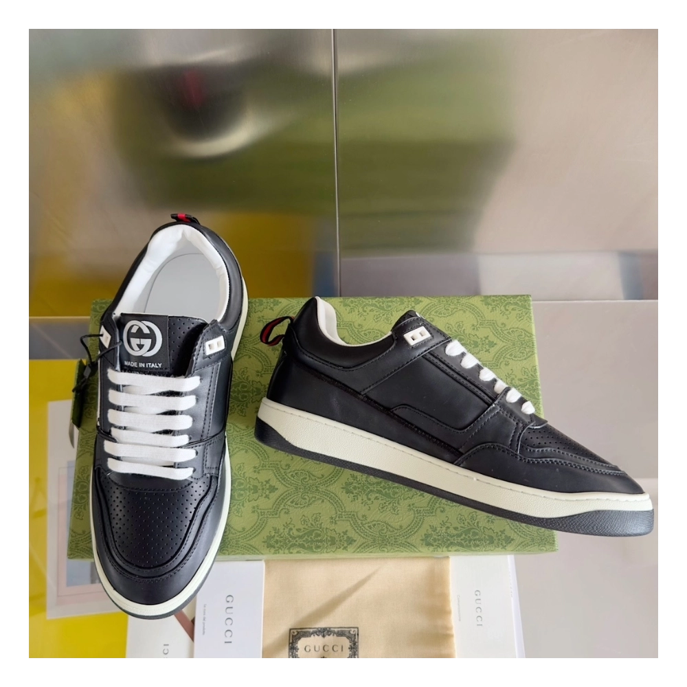 FashionStatement,GUCCI,IconicStyle,ItalianCraftsmanship,LuxuryFootwear,SNEAKER