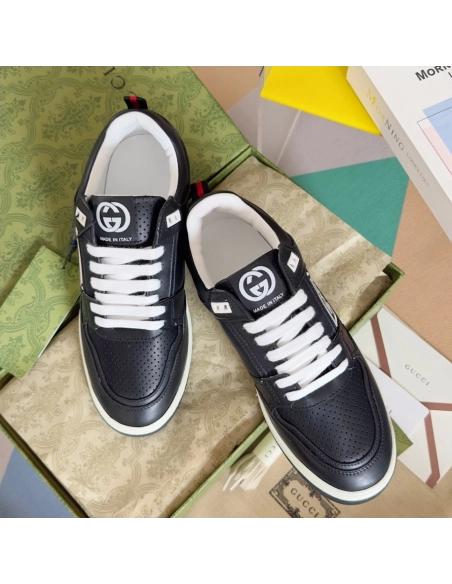 FashionStatement,GUCCI,IconicStyle,ItalianCraftsmanship,LuxuryFootwear,SNEAKER