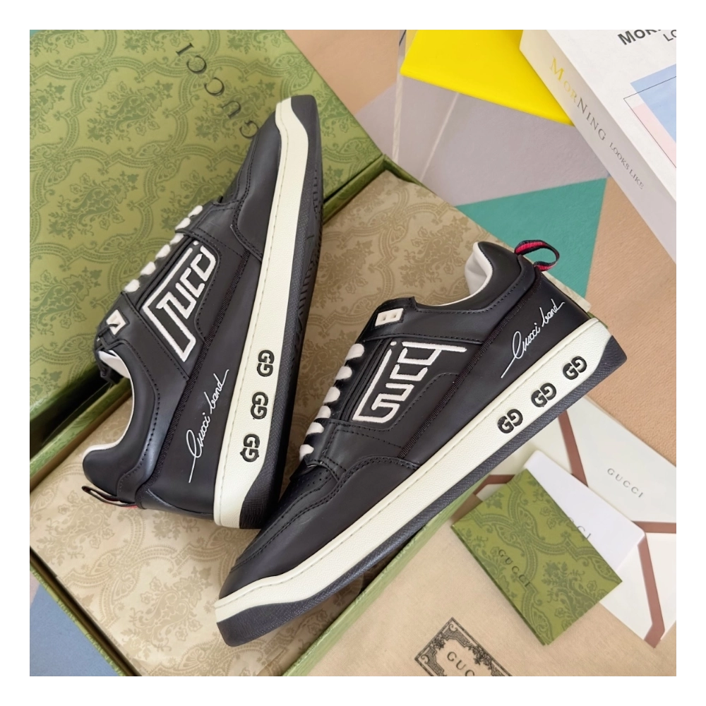 FashionStatement,GUCCI,IconicStyle,ItalianCraftsmanship,LuxuryFootwear,SNEAKER