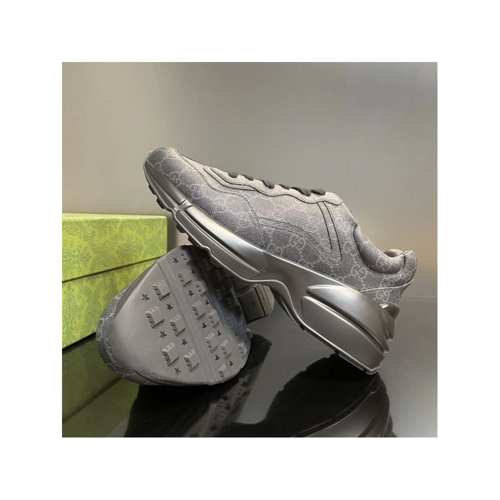 FashionStatement,GUCCI,IconicStyle,ItalianCraftsmanship,LuxuryFootwear,SNEAKER