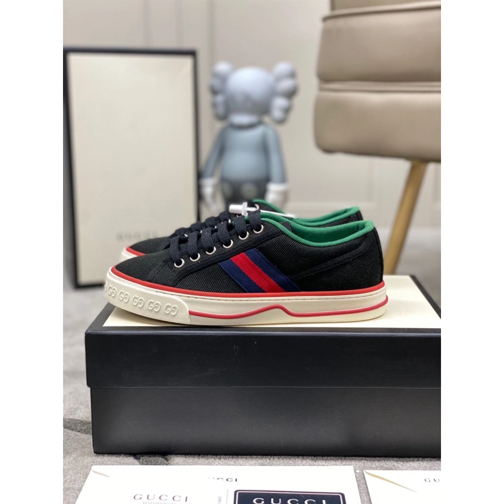 GUCCI,IconicStyle,ItalianCraftsmanship,LOW-TOP,LuxuryFootwear,SNEAKER