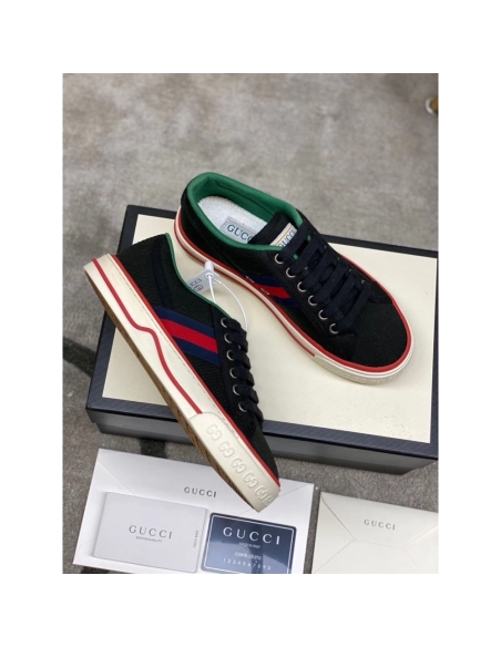 GUCCI,IconicStyle,ItalianCraftsmanship,LOW-TOP,LuxuryFootwear,SNEAKER