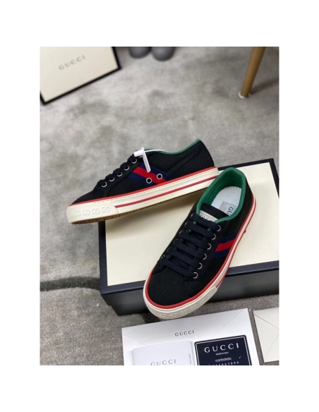 GUCCI,IconicStyle,ItalianCraftsmanship,LOW-TOP,LuxuryFootwear,SNEAKER
