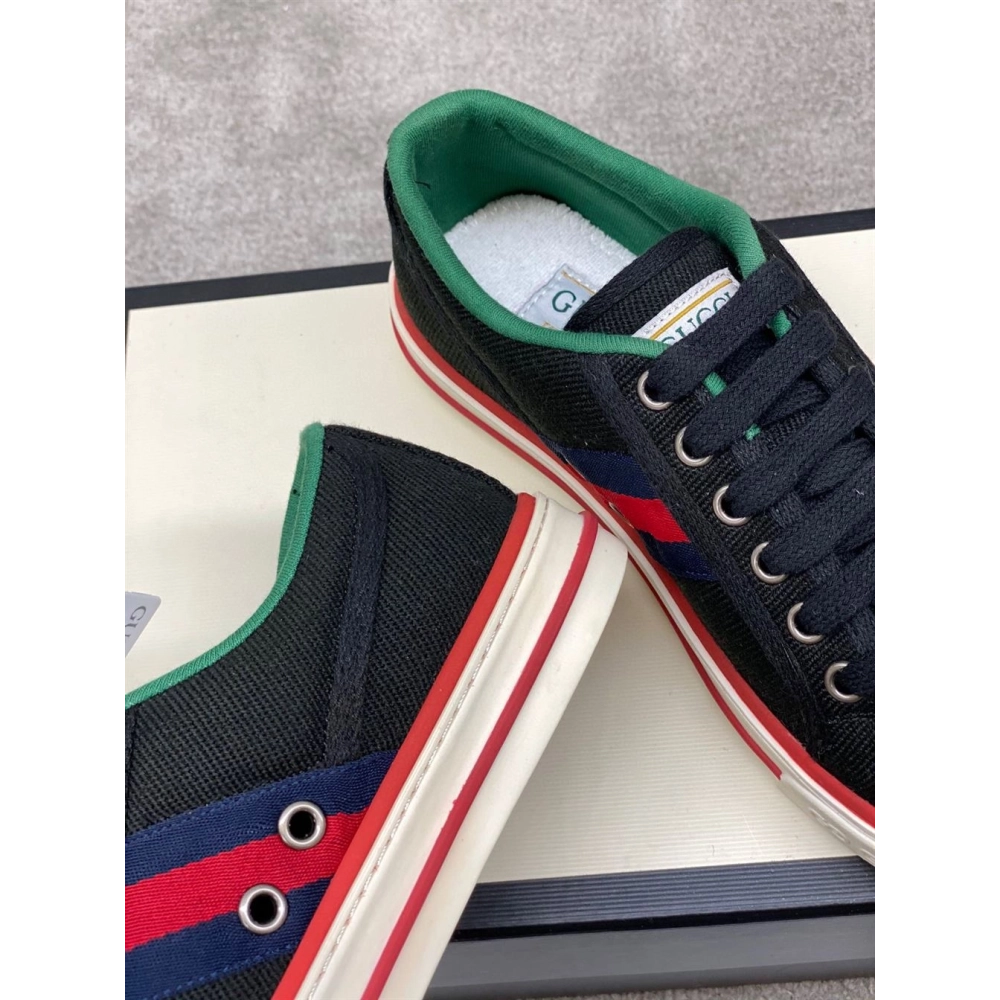 GUCCI,IconicStyle,ItalianCraftsmanship,LOW-TOP,LuxuryFootwear,SNEAKER