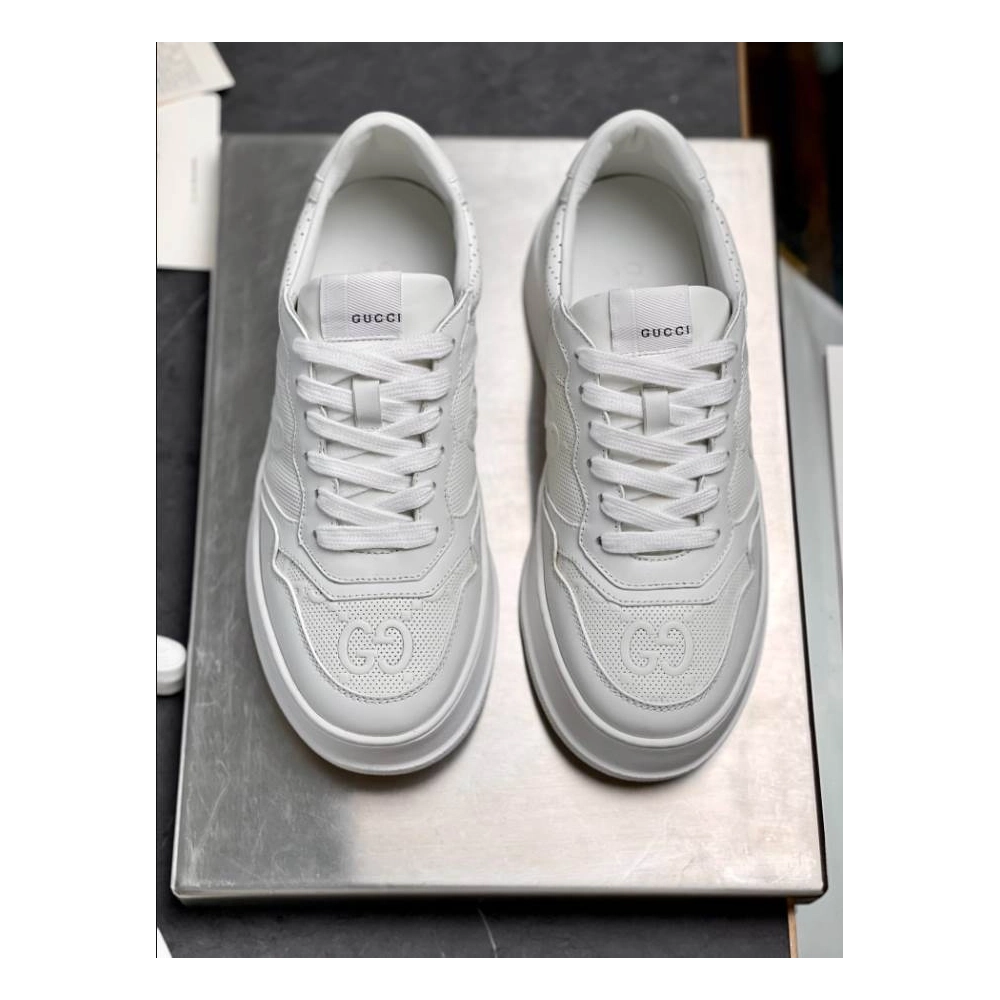 FashionStatement,GUCCI,IconicStyle,ItalianCraftsmanship,LuxuryFootwear,SNEAKER