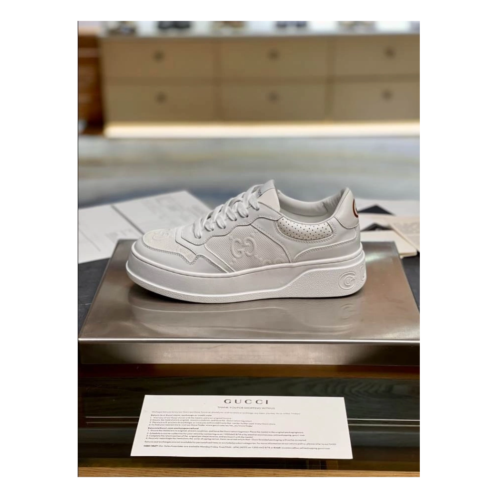 FashionStatement,GUCCI,IconicStyle,ItalianCraftsmanship,LuxuryFootwear,SNEAKER