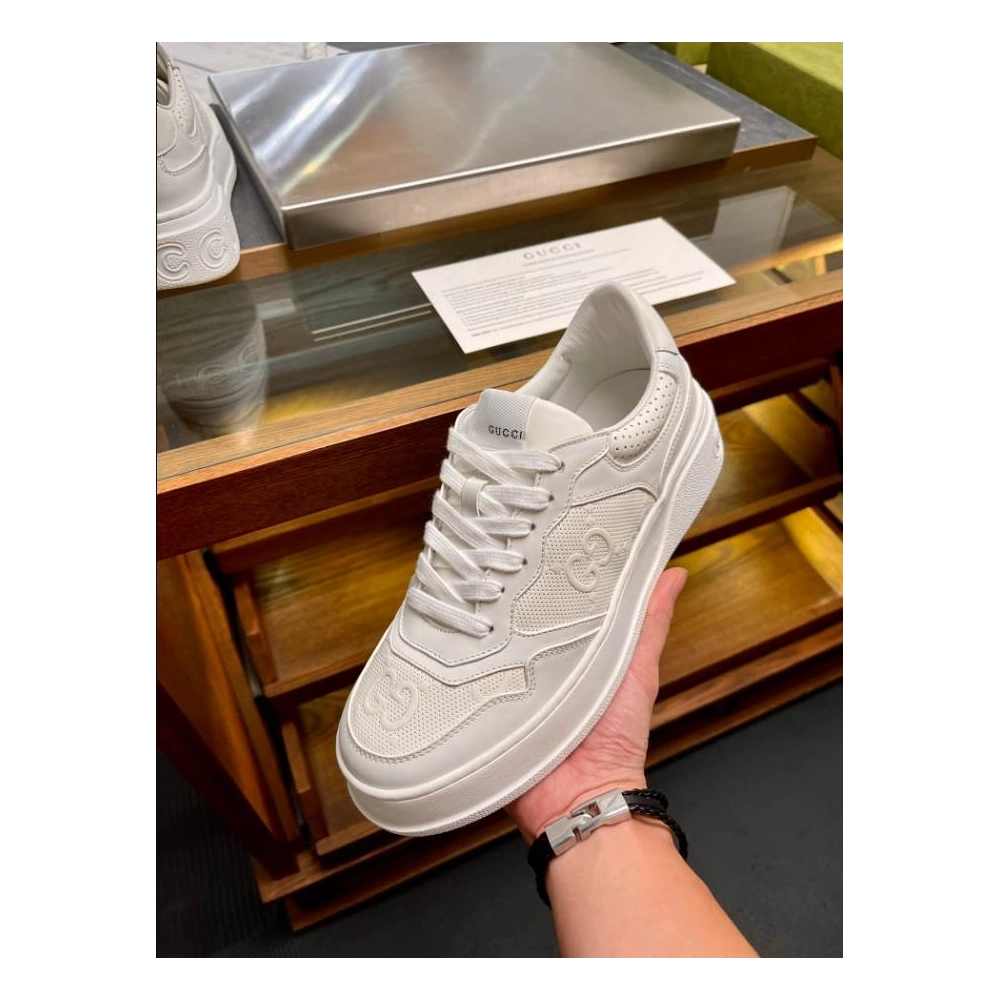 FashionStatement,GUCCI,IconicStyle,ItalianCraftsmanship,LuxuryFootwear,SNEAKER