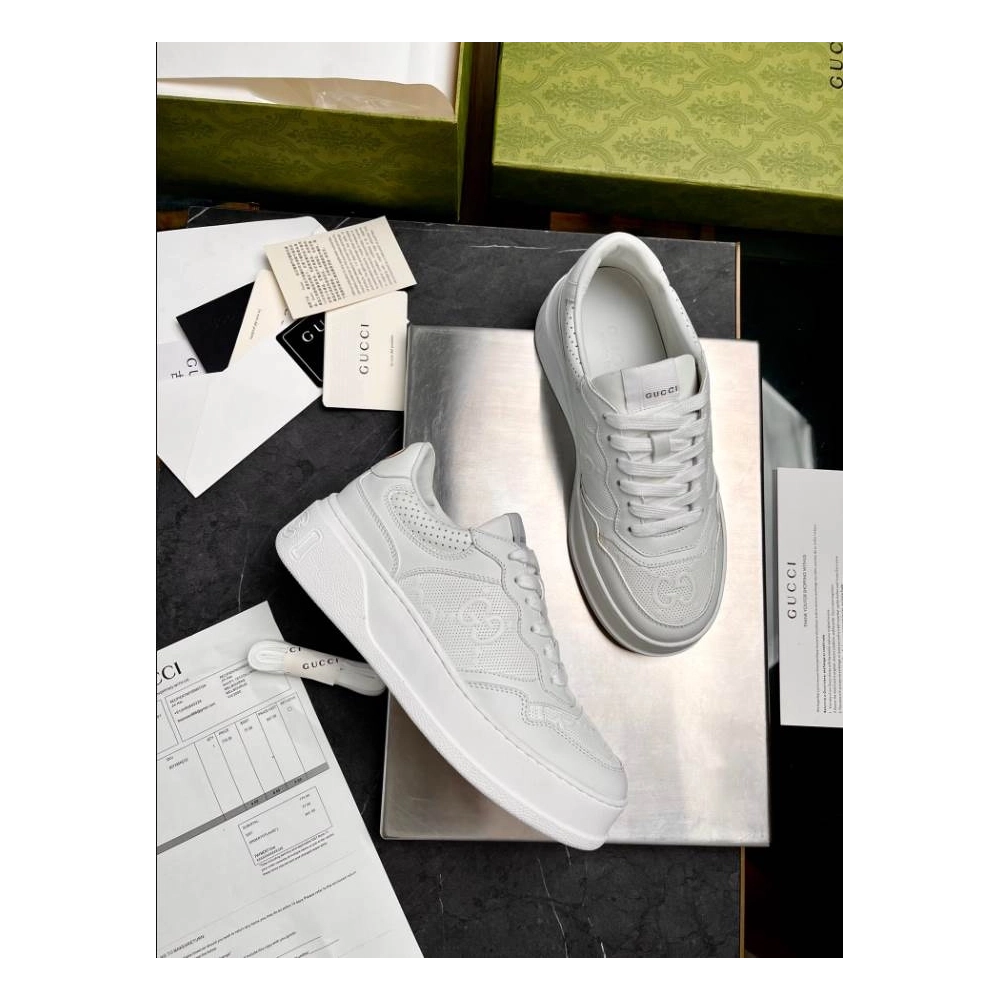 FashionStatement,GUCCI,IconicStyle,ItalianCraftsmanship,LuxuryFootwear,SNEAKER