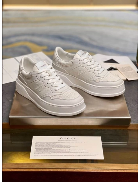 FashionStatement,GUCCI,IconicStyle,ItalianCraftsmanship,LuxuryFootwear,SNEAKER