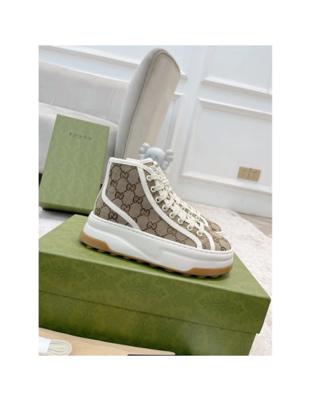 FashionStatement,GUCCI,IconicStyle,ItalianCraftsmanship,LuxuryFootwear,SNEAKER