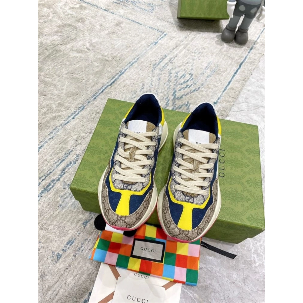 FashionStatement,GUCCI,IconicStyle,ItalianCraftsmanship,LuxuryFootwear,SNEAKER