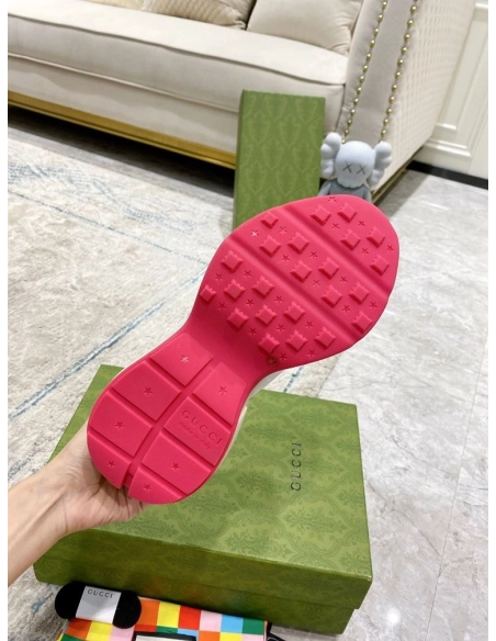 FashionStatement,GUCCI,IconicStyle,ItalianCraftsmanship,LuxuryFootwear,SNEAKER