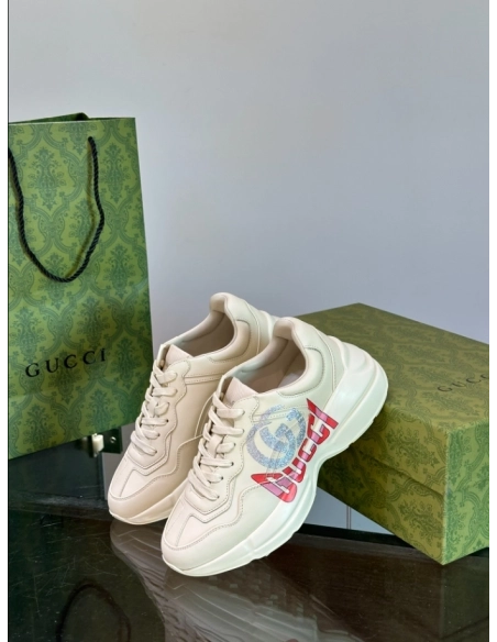 FashionStatement,GUCCI,IconicStyle,ItalianCraftsmanship,LuxuryFootwear,SNEAKER