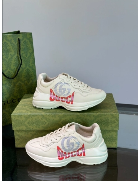 FashionStatement,GUCCI,IconicStyle,ItalianCraftsmanship,LuxuryFootwear,SNEAKER