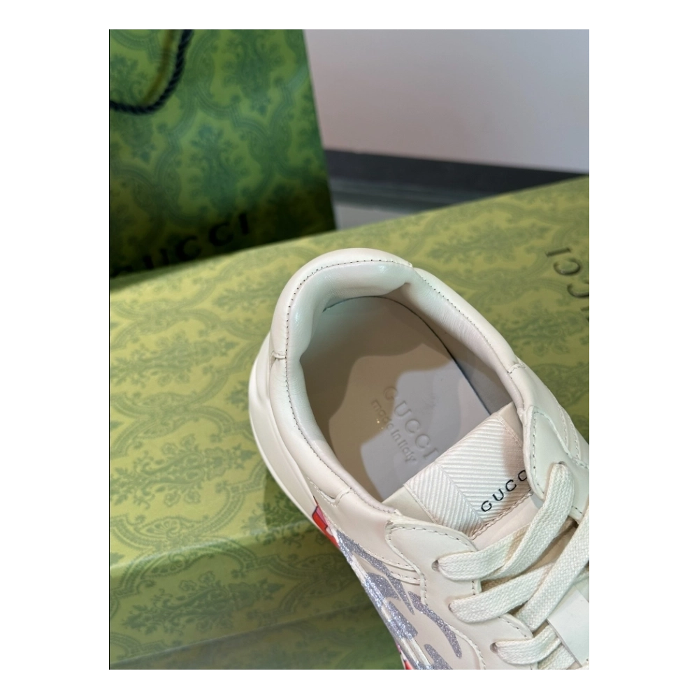 FashionStatement,GUCCI,IconicStyle,ItalianCraftsmanship,LuxuryFootwear,SNEAKER