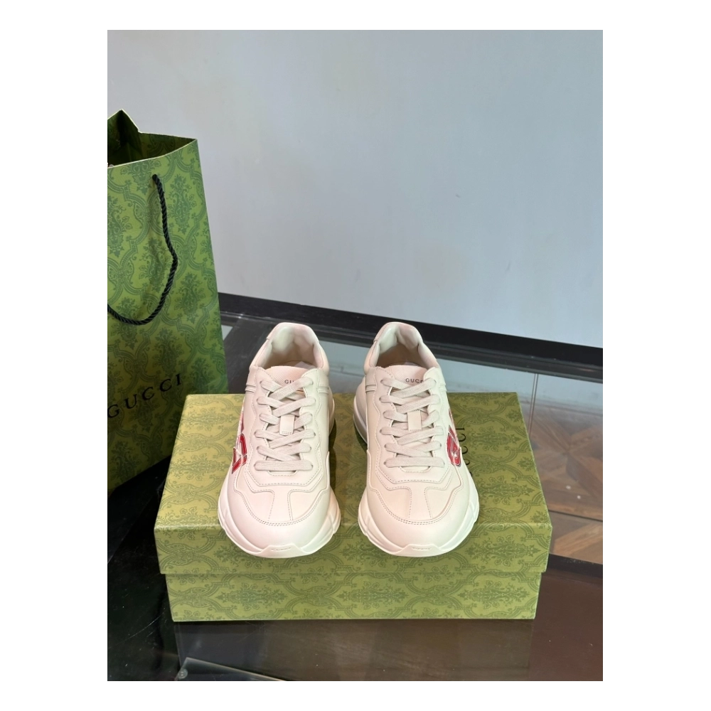 FashionStatement,GUCCI,IconicStyle,ItalianCraftsmanship,LuxuryFootwear,SNEAKER