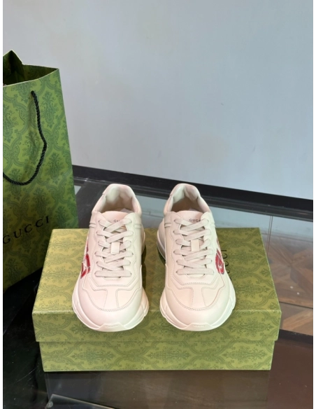 FashionStatement,GUCCI,IconicStyle,ItalianCraftsmanship,LuxuryFootwear,SNEAKER