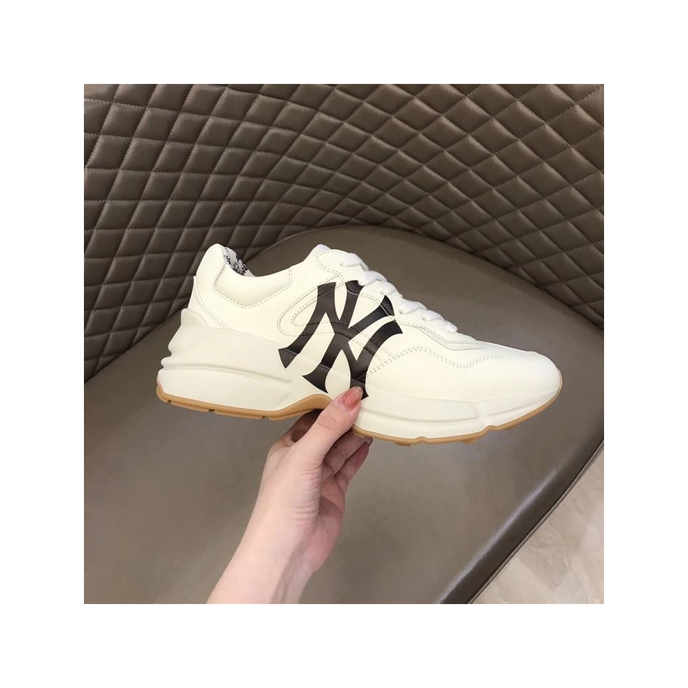 FashionStatement,GUCCI,IconicStyle,ItalianCraftsmanship,LuxuryFootwear,SNEAKER