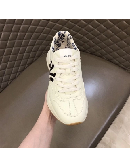 FashionStatement,GUCCI,IconicStyle,ItalianCraftsmanship,LuxuryFootwear,SNEAKER