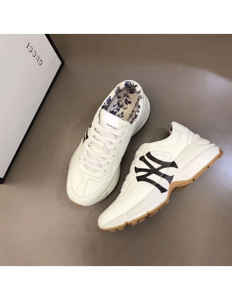 FashionStatement,GUCCI,IconicStyle,ItalianCraftsmanship,LuxuryFootwear,SNEAKER