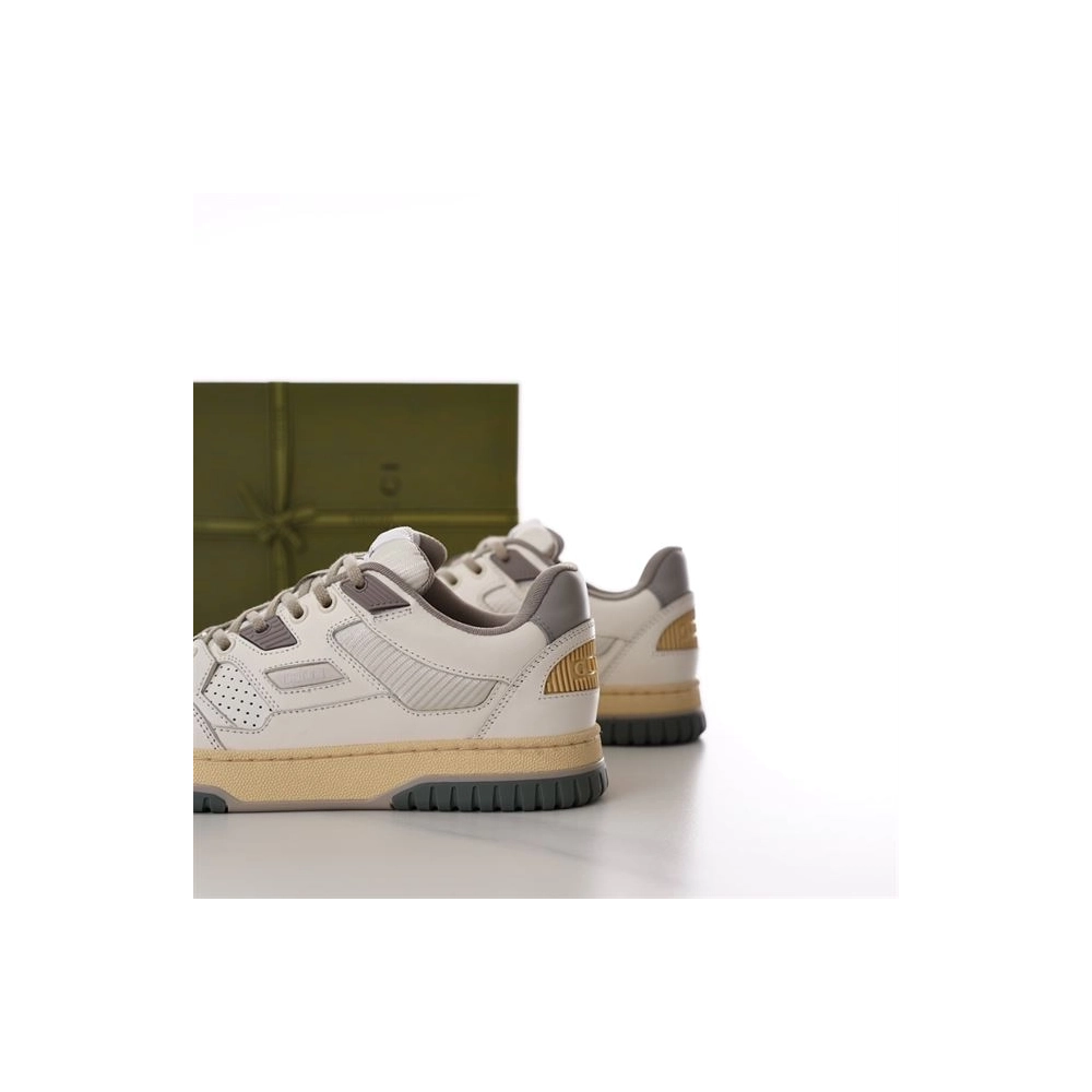 FashionStatement,GUCCI,IconicStyle,ItalianCraftsmanship,LuxuryFootwear,SNEAKER