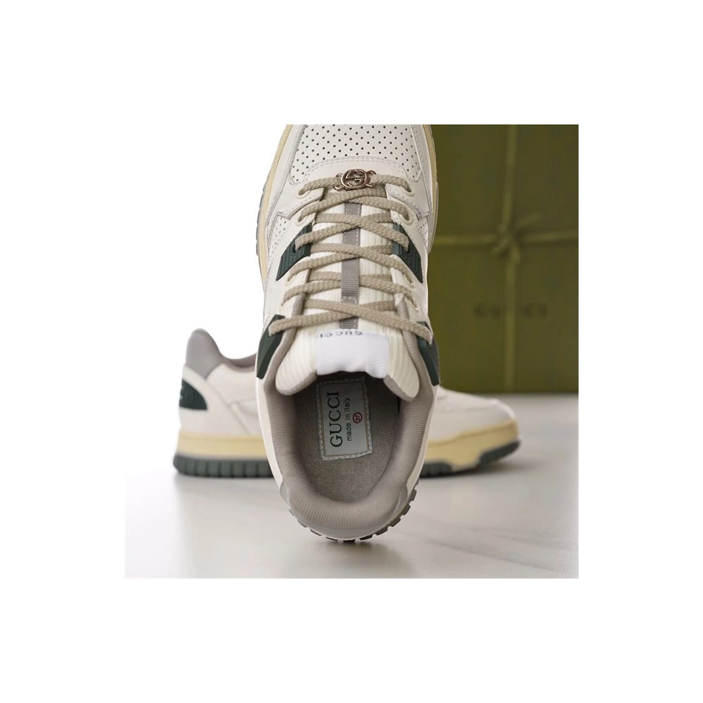 FashionStatement,IconicStyle,ItalianCraftsmanship,LuxuryFootwear,SNEAKER