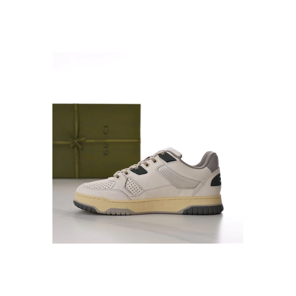 FashionStatement,IconicStyle,ItalianCraftsmanship,LuxuryFootwear,SNEAKER