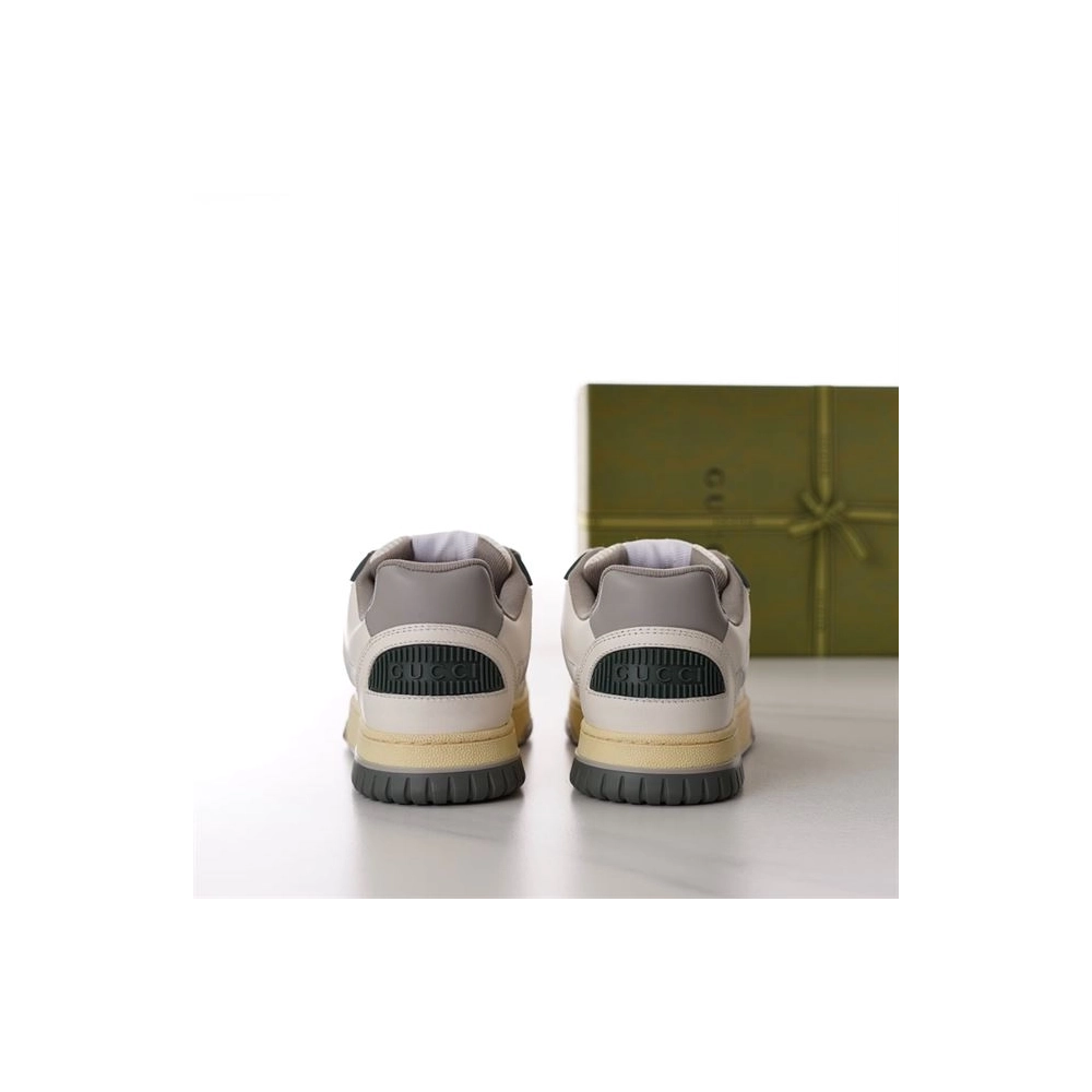 FashionStatement,IconicStyle,ItalianCraftsmanship,LuxuryFootwear,SNEAKER