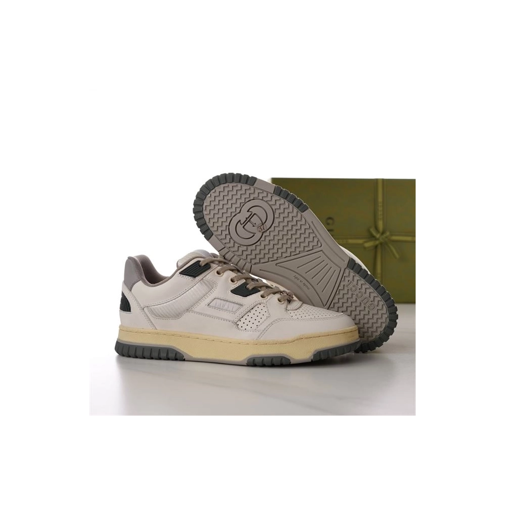 FashionStatement,IconicStyle,ItalianCraftsmanship,LuxuryFootwear,SNEAKER