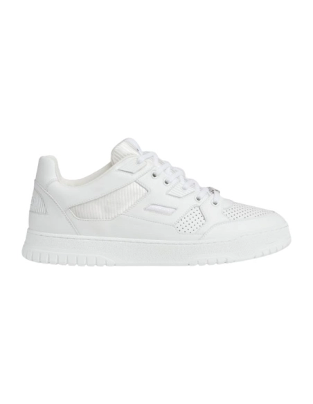 FashionStatement,GUCCI,IconicStyle,ItalianCraftsmanship,LuxuryFootwear,SNEAKER