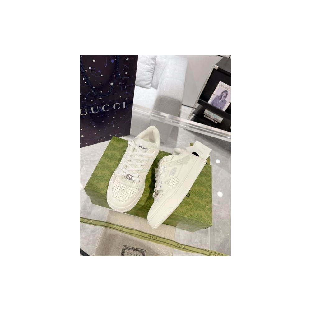 FashionStatement,GUCCI,IconicStyle,ItalianCraftsmanship,LuxuryFootwear,SNEAKER
