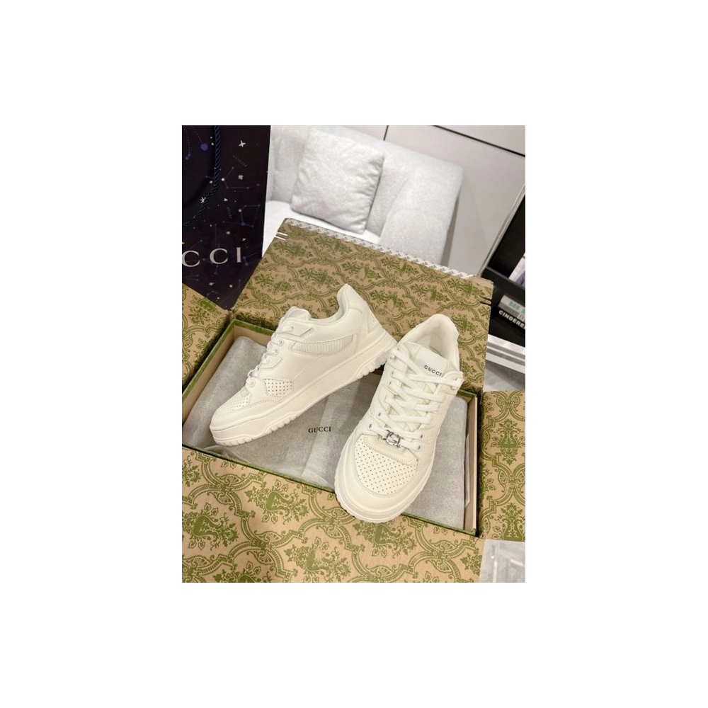 FashionStatement,GUCCI,IconicStyle,ItalianCraftsmanship,LuxuryFootwear,SNEAKER
