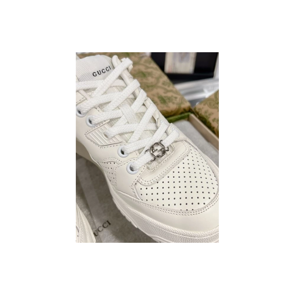 FashionStatement,GUCCI,IconicStyle,ItalianCraftsmanship,LuxuryFootwear,SNEAKER