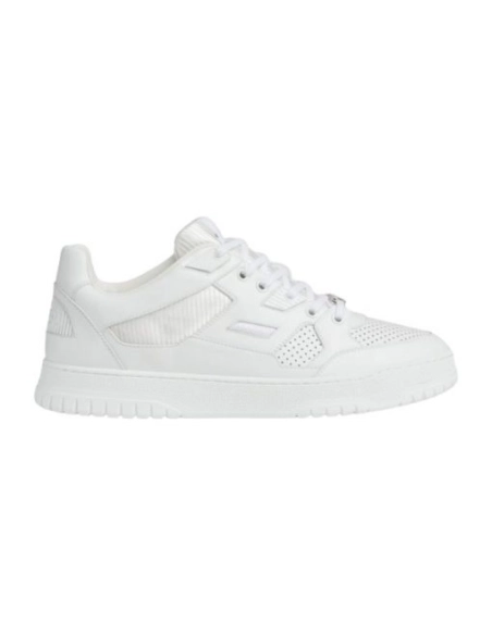 FashionStatement,GUCCI,IconicStyle,ItalianCraftsmanship,LuxuryFootwear,SNEAKER