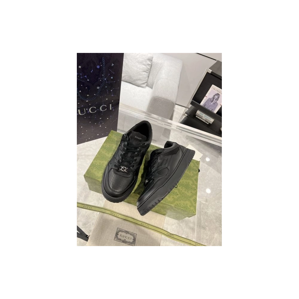 FashionStatement,GUCCI,IconicStyle,ItalianCraftsmanship,LuxuryFootwear,SNEAKER