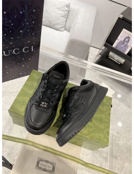 FashionStatement,GUCCI,IconicStyle,ItalianCraftsmanship,LuxuryFootwear,SNEAKER